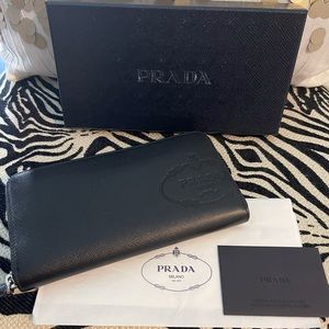 NWT’s! PRADA Saffiano Leather Continental Wallet